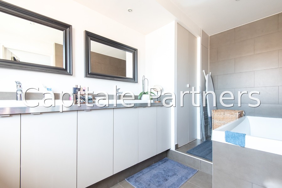furnished  3 bedrooms Apartment Asnières-sur-seine - 110 m²;
