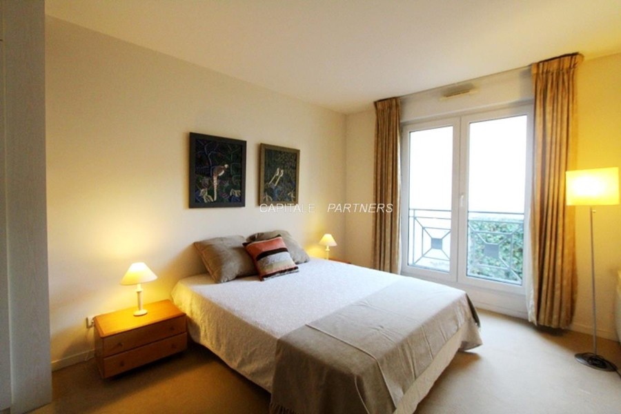 furnished  3 bedrooms Apartment PARIS 11 - 95 m²;