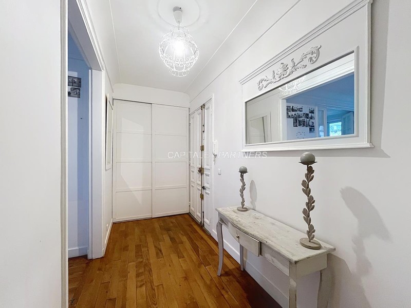 furnished  1 bedroom Apartment PARIS 15 - 67 m²;