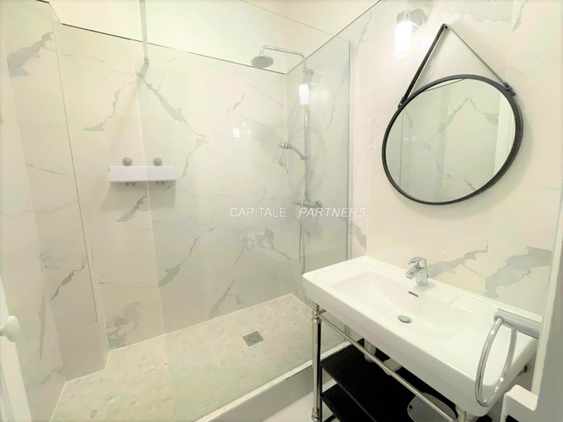 furnished  2 bedrooms Apartment PARIS 7 - 64 m²;