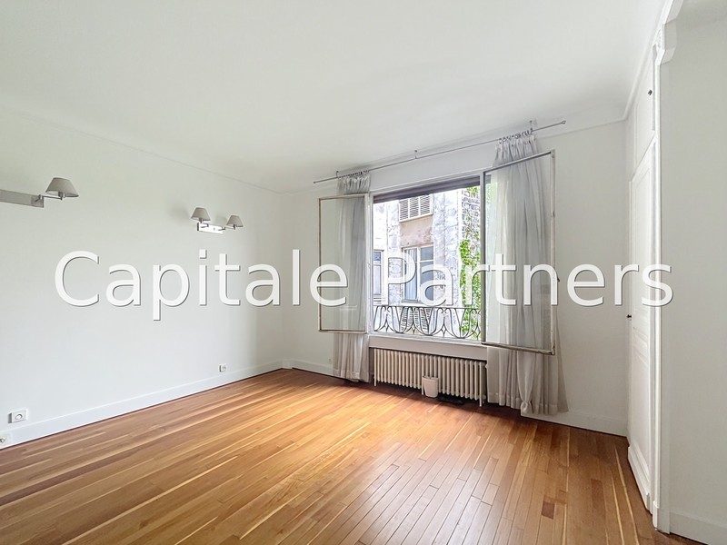  3 bedrooms Apartment PARIS 16 - 131 m²;