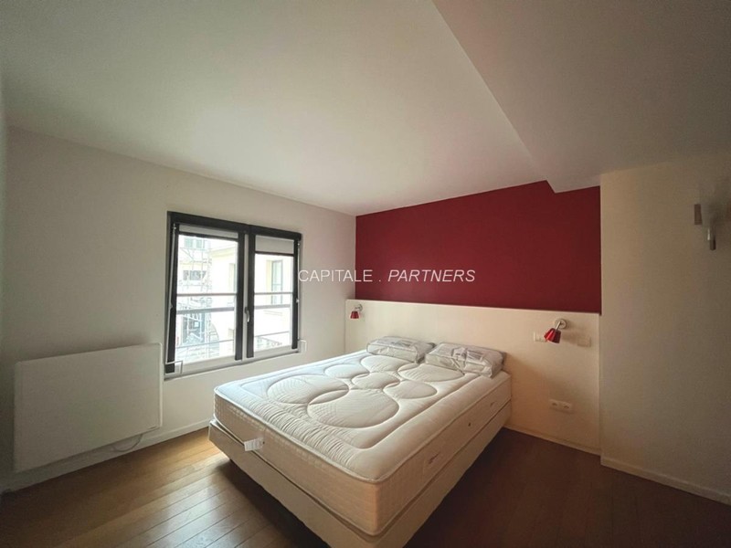 furnished  4 bedrooms Apartment PARIS 1 - 154 m²;