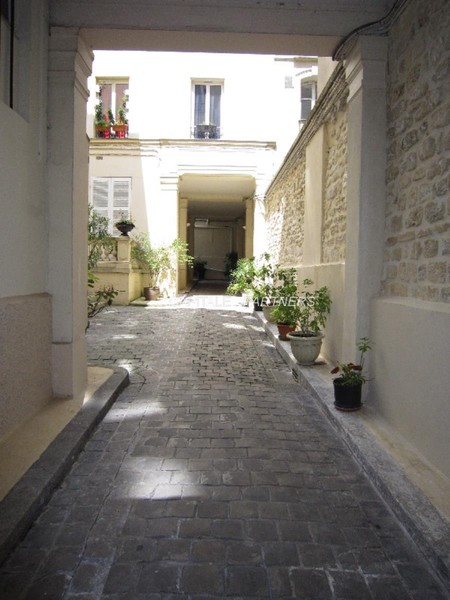 furnished  1 bedroom Apartment PARIS 16 - 31 m²;