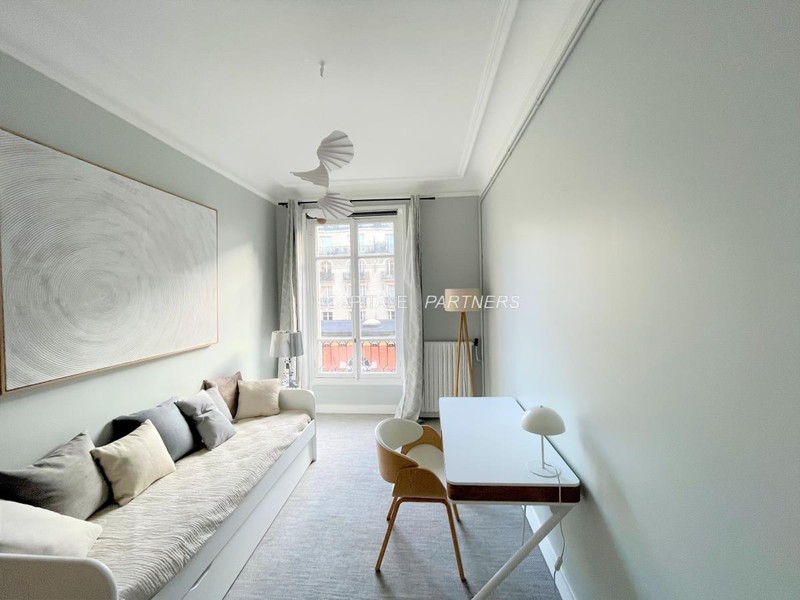 furnished  2 bedrooms Apartment PARIS 7 - 64 m²;