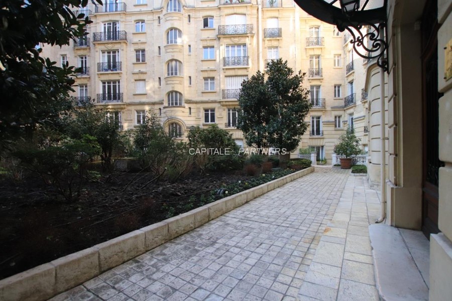 furnished  3 bedrooms Apartment PARIS 16 - 116 m²;