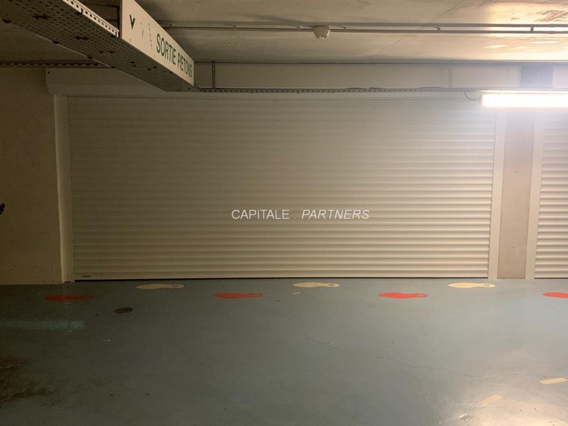 furnished   Parking space PARIS 3 - 12 m²;