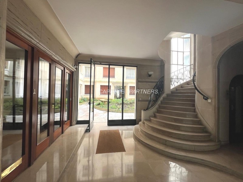  3 bedrooms Apartment PARIS 16 - 131 m²;