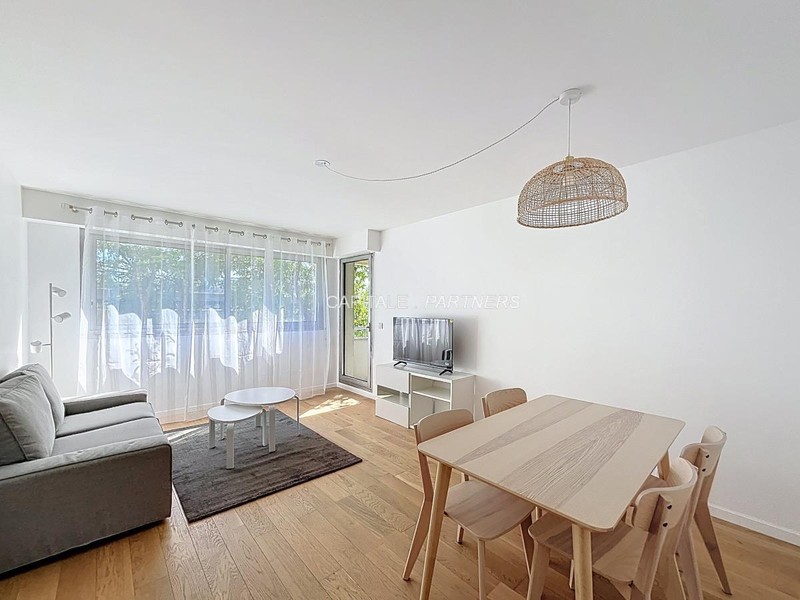 furnished  2 bedrooms Apartment PARIS 12 - 63 m²;