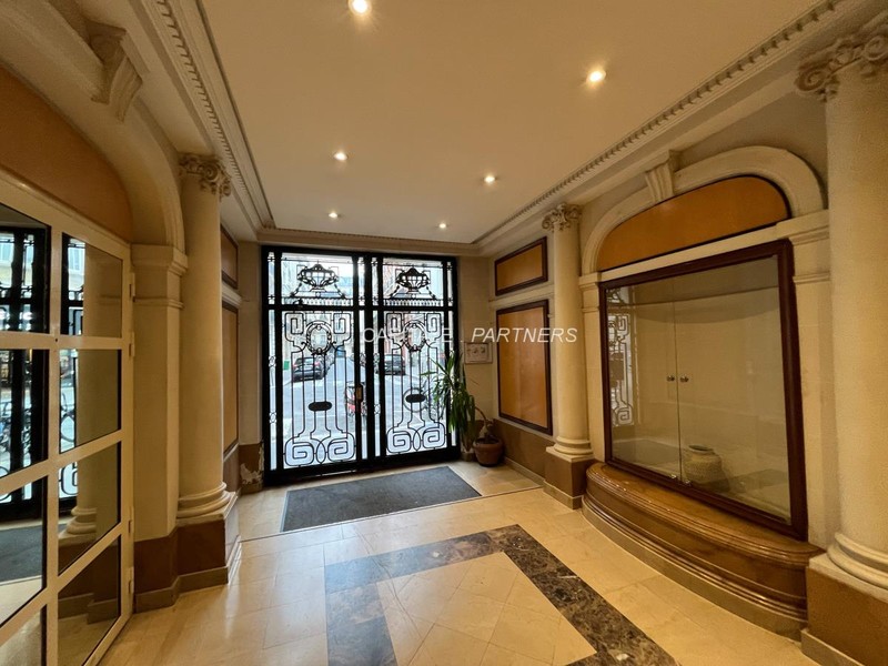 furnished  2 bedrooms Apartment PARIS 17 - 86 m²;