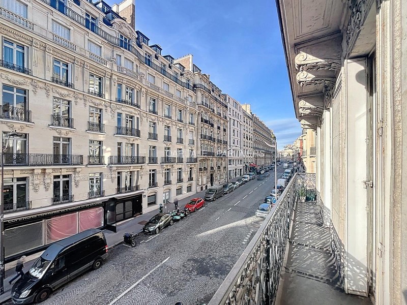 furnished  2 bedrooms Apartment PARIS 8 - 92 m²;