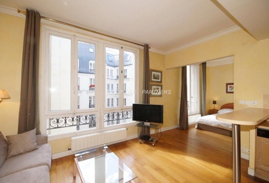 furnished  1 bedroom Apartment PARIS 8 - 45 m²;