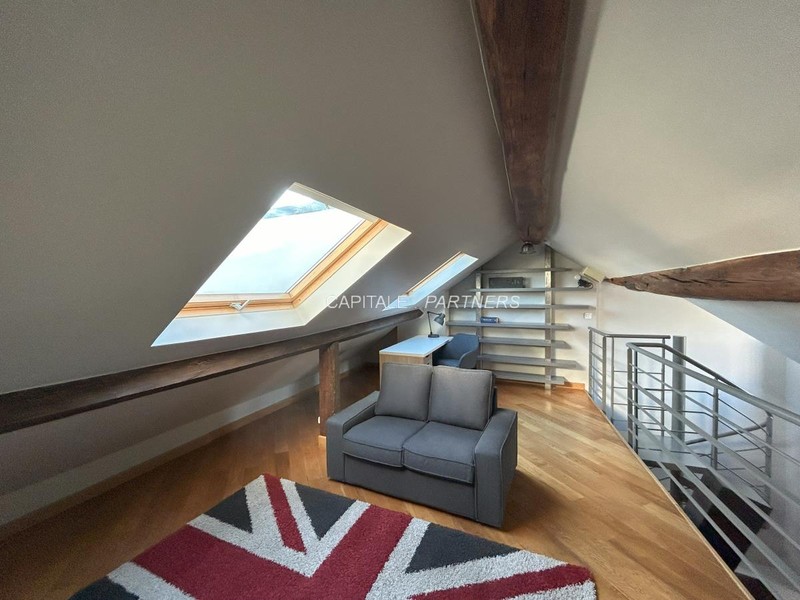 furnished  3 bedrooms Apartment PARIS 2 - 133 m²;