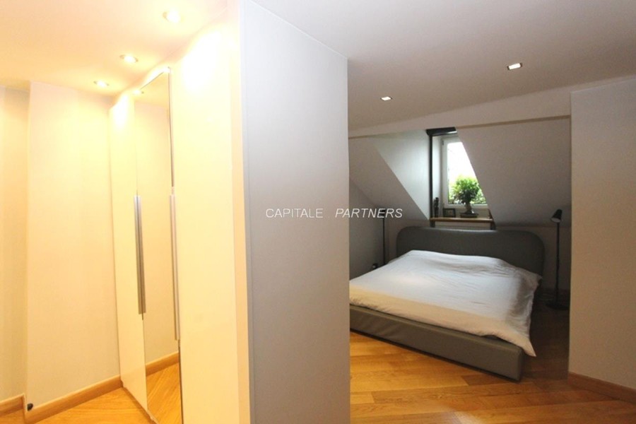 furnished  3 bedrooms Apartment PARIS 2 - 133 m²;