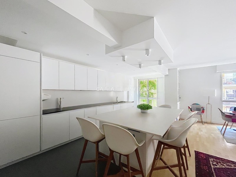 furnished  3 bedrooms Apartment PARIS 16 - 139 m²;