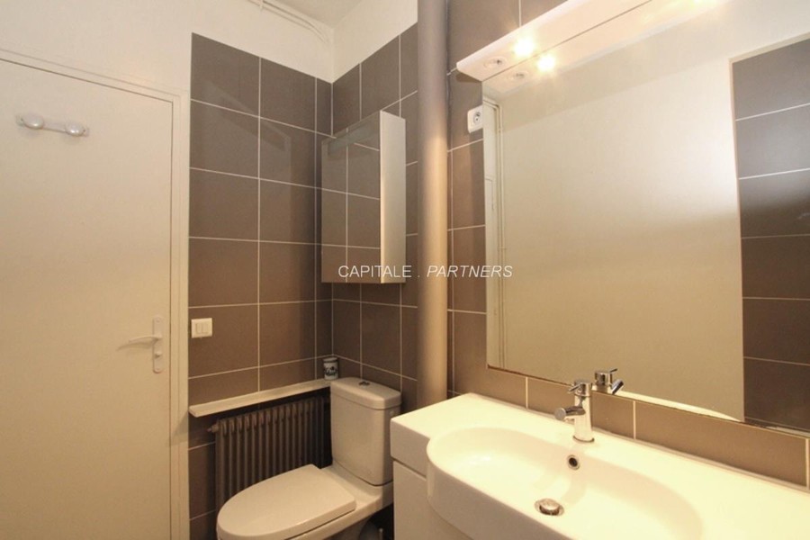 furnished  1 bedroom Apartment PARIS 7 - 40 m²;