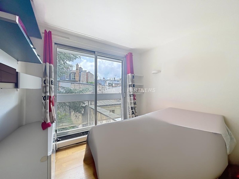 furnished  1 bedroom Apartment PARIS 16 - 43 m²;