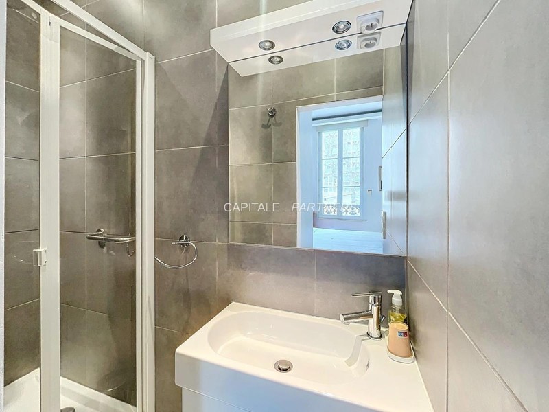 furnished  2 bedrooms Apartment PARIS 8 - 93 m²;