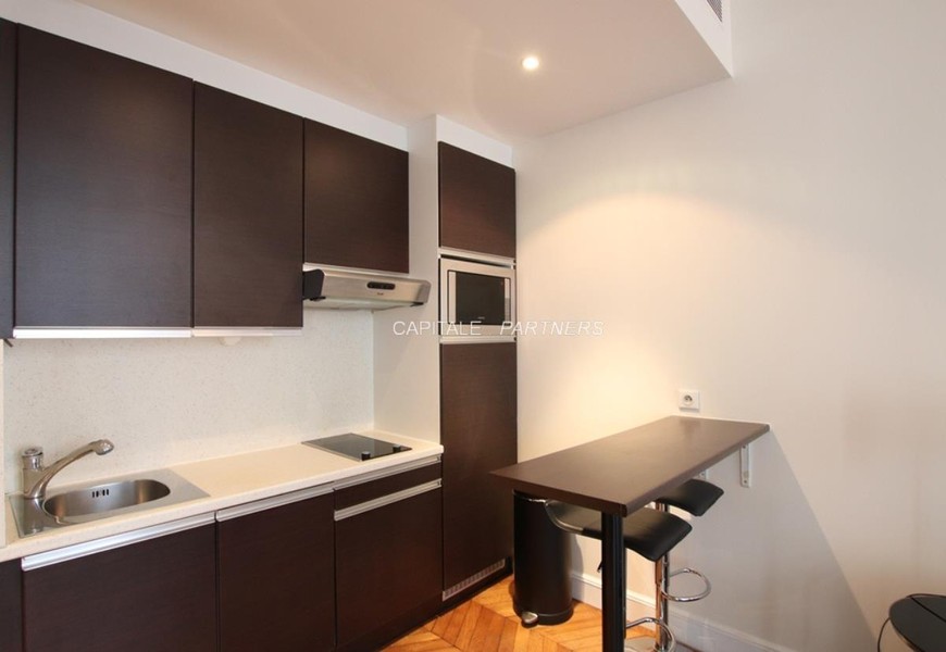 furnished  1 bedroom Apartment PARIS 8 - 50 m²;