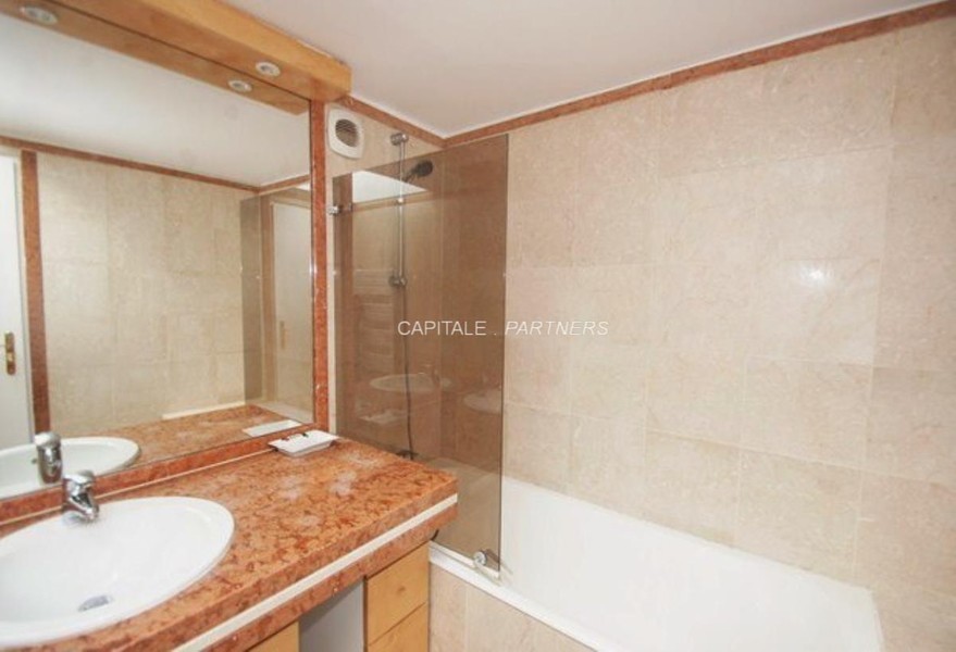 furnished  1 bedroom Apartment PARIS 16 - 43 m²;