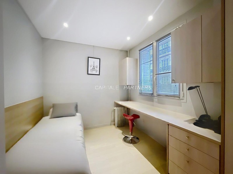 furnished  3 bedrooms Apartment PARIS 16 - 101 m²;
