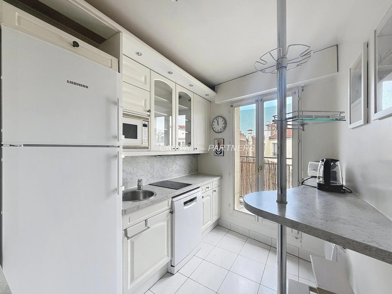 furnished  1 bedroom Apartment PARIS 16 - 50 m²;