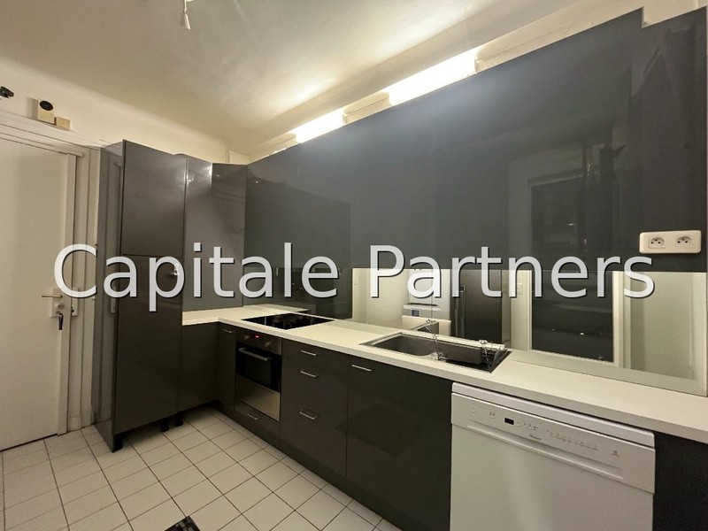  3 bedrooms Apartment PARIS 16 - 131 m²;