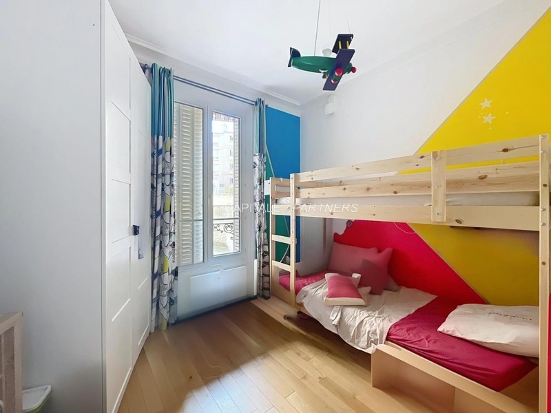furnished  3 bedrooms Apartment PARIS 17 - 122 m²;
