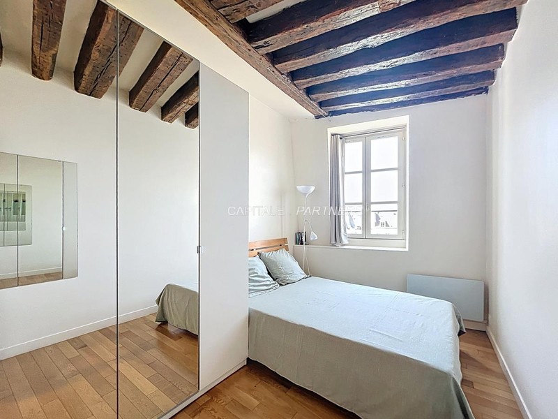 furnished  1 bedroom Apartment PARIS 4 - 60 m²;