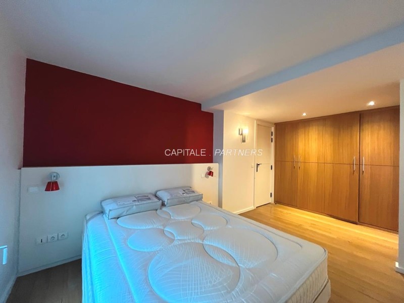 furnished  4 bedrooms Apartment PARIS 1 - 154 m²;