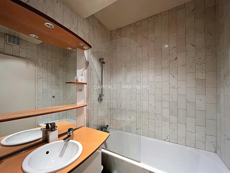 furnished  1 bedroom Apartment PARIS 16 - 46 m²;