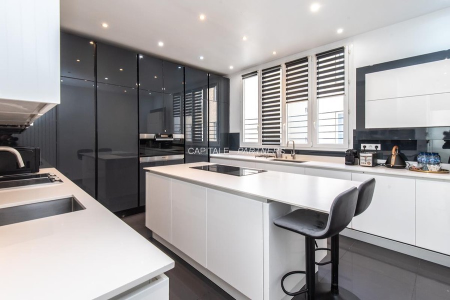 furnished  4 bedrooms Apartment PARIS 17 - 258 m²;