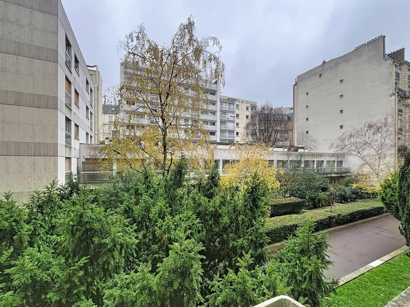 furnished  1 bedroom Apartment PARIS 15 - 67 m²;