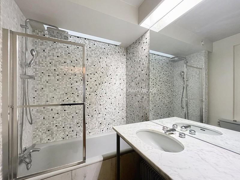 furnished  1 bedroom Apartment PARIS 16 - 60 m²;