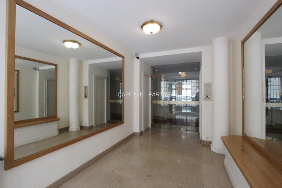 furnished  3 bedrooms Apartment PARIS 16 - 101 m²;