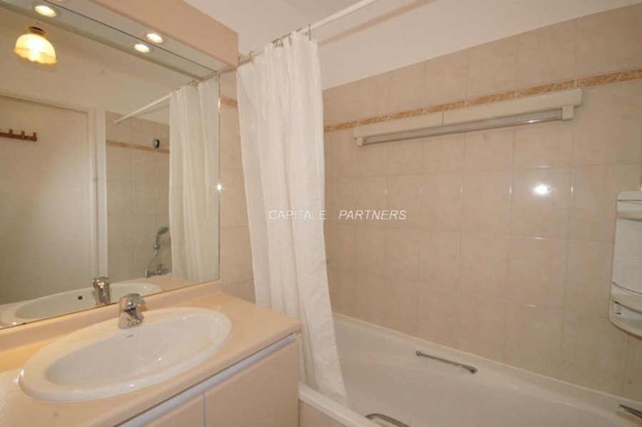  2 bedrooms Apartment LEVALLOIS PERRET - 71 m²;