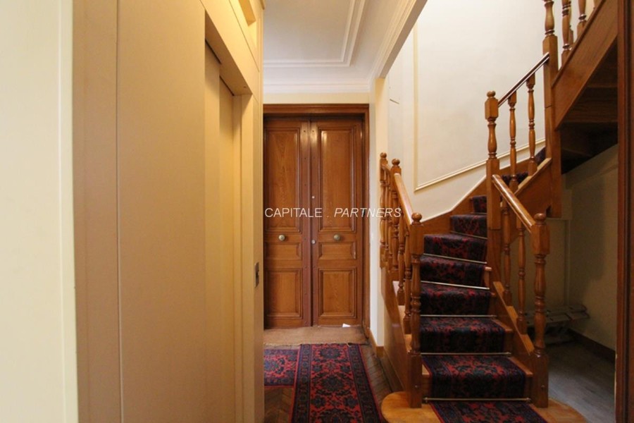 furnished  3 bedrooms Apartment PARIS 7 - 105 m²;