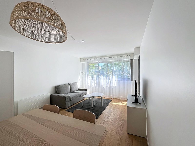 furnished  2 bedrooms Apartment PARIS 12 - 63 m²;