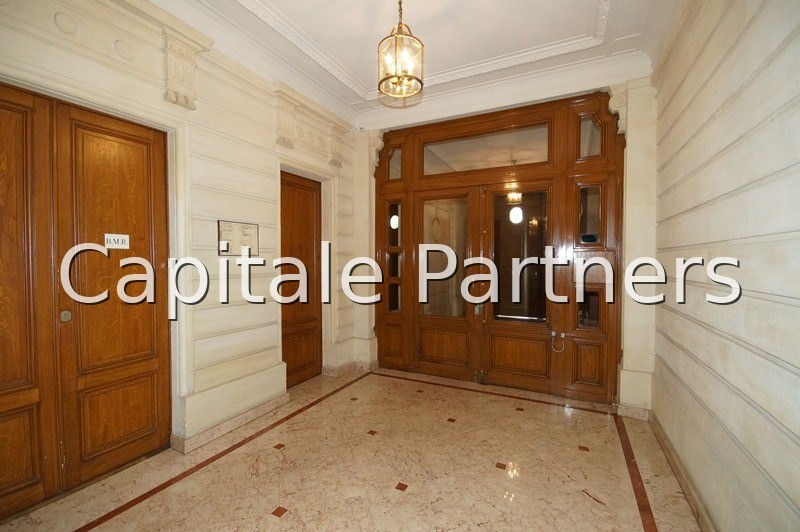 furnished  2 bedrooms Apartment PARIS 8 - 114 m²;