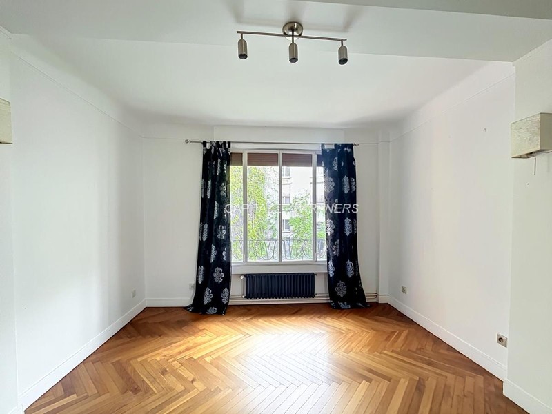  3 bedrooms Apartment PARIS 16 - 131 m²;