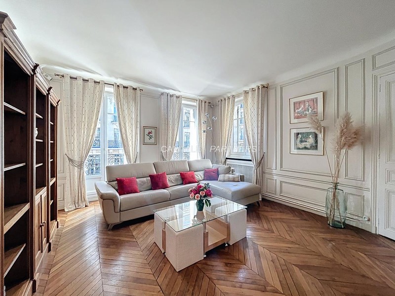 furnished  2 bedrooms Apartment PARIS 8 - 92 m²;