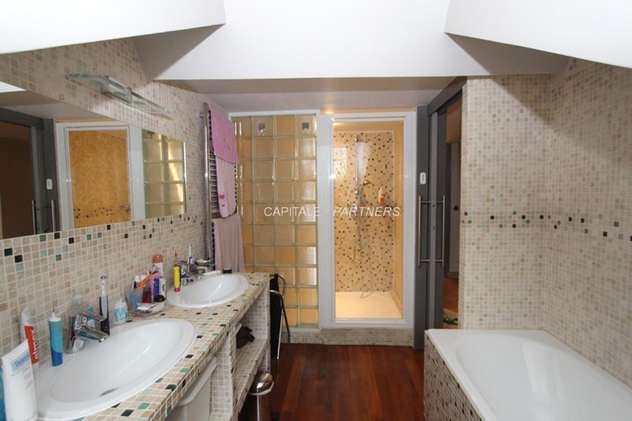 furnished  3 bedrooms Apartment PARIS 2 - 133 m²;