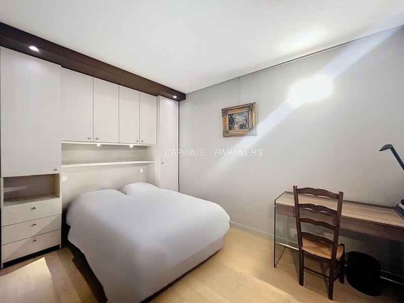 furnished  3 bedrooms Apartment PARIS 16 - 101 m²;