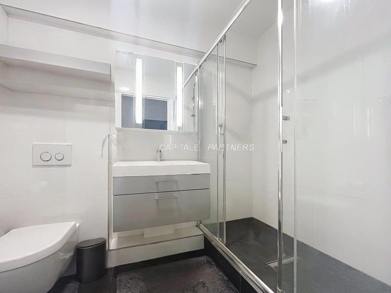 furnished  3 bedrooms Apartment PARIS 16 - 139 m²;