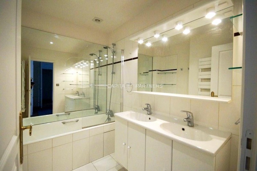 furnished  2 bedrooms Apartment PARIS 8 - 115 m²;