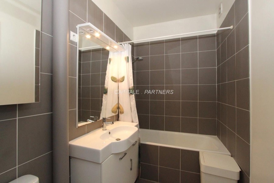 furnished  1 bedroom Apartment PARIS 7 - 40 m²;