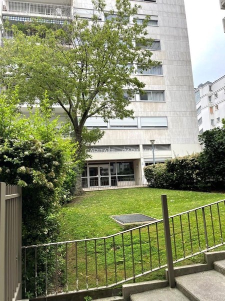 furnished  1 bedroom Apartment PARIS 15 - 42 m²;
