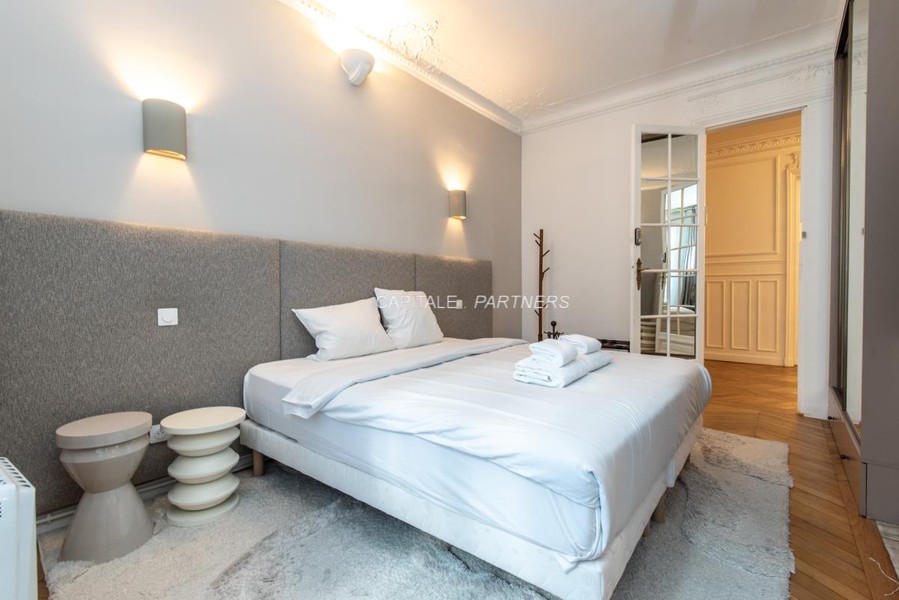 furnished  4 bedrooms Apartment PARIS 17 - 258 m²;