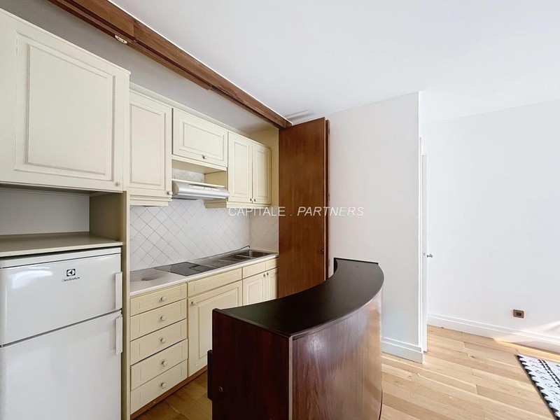 furnished  1 bedroom Apartment PARIS 16 - 46 m²;
