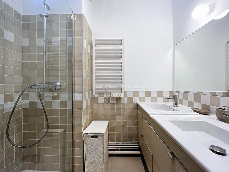 furnished  1 bedroom Apartment PARIS 8 - 46 m²;