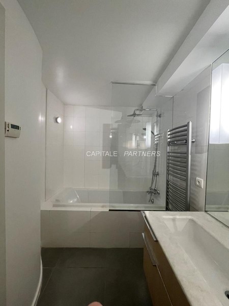 furnished  4 bedrooms Apartment PARIS 1 - 154 m²;